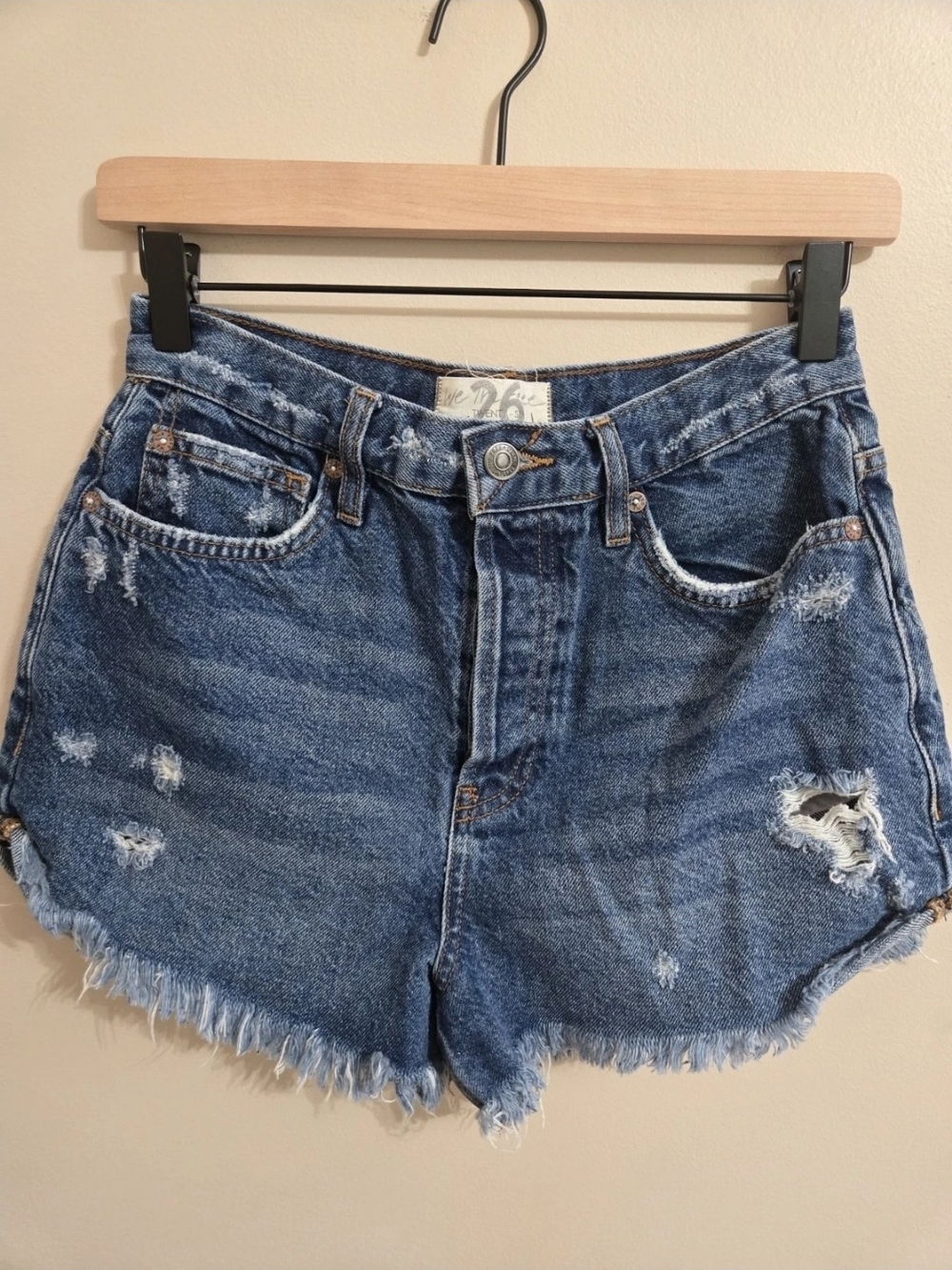 We The Free Lasso Distressed Denim Cutoff Shorts Womens 26 Free People EUC